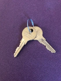 2 (TWO) STEELCASE KEYS - FR305 - FR461 - OFFICE FURNITURE LOCKS