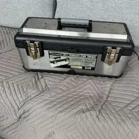 622455 VOYAGER Steel Toolbox